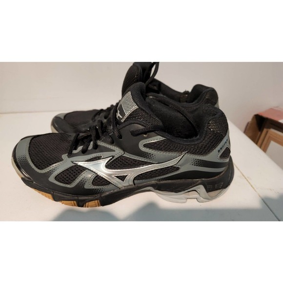 Mizuno Wave Bolt 5 Black Athletic Running Silver Lace Up Shoes Women’s Size 9.5 - Picture 1 of 5